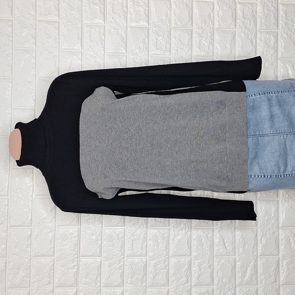 JOSEPH A Black and Grey Color Block Turtleneck Long Sleeve Sweater